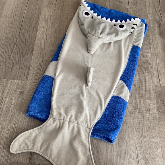 Company Kids Shark Hooded Bath Towel - Picture 7 of 7